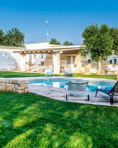 Trulli Itaka: Propiedad, Edificio, Inmuebles, Bienes Raíces, Casa, Barrio Residencial, Arquitectura, Hierba, Piscina, Casa