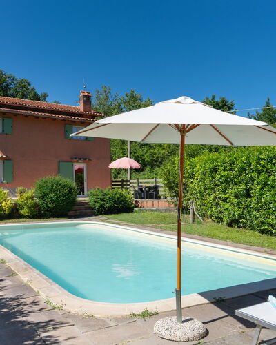 Villa Il Nido: Agua, Planta, Cielo, Propiedad, Edificio, Azur, Sombra, Piscina, Árbol, El Terreno Del Lote