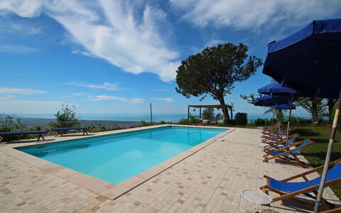 Villa Miramare: Piscina, Propiedad, Recurso, Bienes Raíces, Casa, Vacaciones, Cielo, Edificio, Ocio, Inmuebles