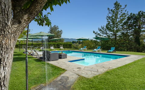Villa La Collina: Agua, Planta, Cielo, Piscina, Azur, Sombra, Árbol, Edificio, Mueble Para Exteriores, El Terreno Del Lote