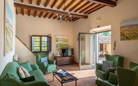 Villa La Collina: Propiedad, Mueble, Sofá, Verde, Diseño De Interiores, Madera, Suelo, Sala, Comodidad, Ventana