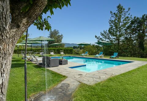 Villa La Collina: Agua, Planta, Cielo, Piscina, Azur, Sombra, Árbol, Edificio, Mueble Para Exteriores, El Terreno Del Lote