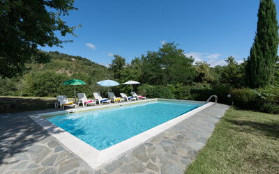 Casa Corella: Agua, Planta, Nube, Cielo, Piscina, Árbol, Silla, Edificio, Sombra, Rectángulo