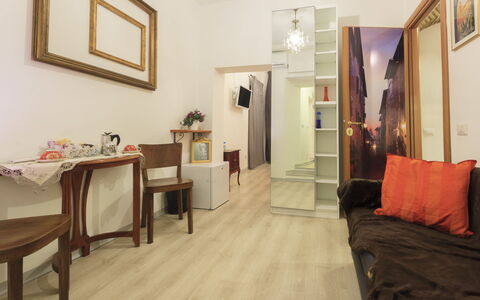 Diamonds & Rust: Habitación, Propiedad, Diseño De Interiores, Mueble, Suelo, Edificio, Casa, Mesa, Bienes Raíces, Piso