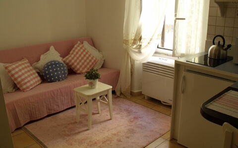 Studio Moremi': Mesa, Mueble, Propiedad, Sofá, Ventana, Planta, Edificio, Planta De Casa, Madera, Comodidad