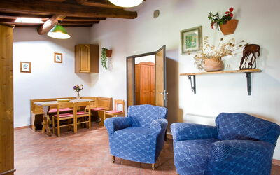 510: Habitación, Propiedad, Mueble, Diseño De Interiores, Sala, Edificio, Casa, Suelo, Mesa, Bienes Raíces