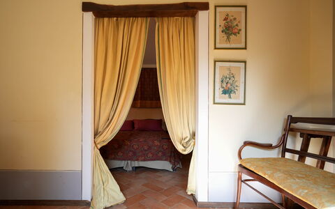 Agriturismo Il Molinello: Edificio, Mueble, Comodidad, Madera, Casa, Cortina, Ventana, Piso, Suelo, Árbol