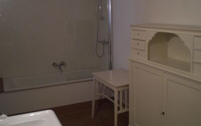Bathroom on 1st floor