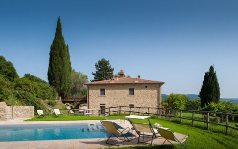 Villa Leopoldina: Cielo, Planta, Agua, Propiedad, Edificio, Árbol, Paisaje Natural, Hierba, Mueble Para Exteriores, Piscina