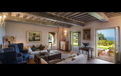 Villa Mandorlo: Sala, Propiedad, Habitación, Diseño De Interiores, Edificio, Techo, Casa, Mueble, Casa, Bienes Raíces