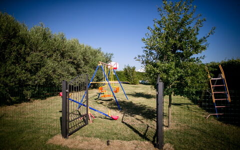 Case Sant'anna 14: Naturaleza, Árbol, Espacio Publico, Cielo, Patio De Recreo, Plantas Leñosas, Hierba, Planta, Recreación, Equipo De Juego Exterior
