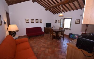 Appartamento Verbena in Siena, Pool Use, Ac: Habitación, Propiedad, Edificio, Mueble, Casa, Sala, Bienes Raíces, Diseño De Interiores, Techo, Suelo