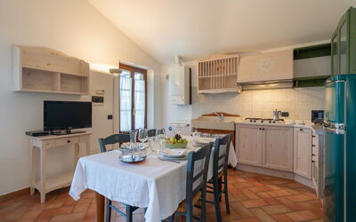 Appartamento Ortensia in Siena, Pool Use, Ac: Mostrador, Gabinetes, Mueble, Propiedad, Mesa, Edificio, Aparato De Cocina, Electrodoméstico, Cocina, Madera
