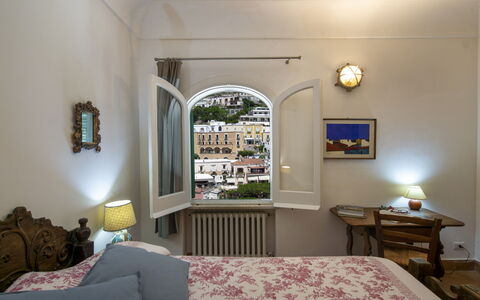 Villa Deli, In Positano, Sea View, Ac: Propiedad, Mueble, Planta, Ventana, Mesa, Comodidad, Madera, Encendiendo, Sombra, Diseño De Interiores