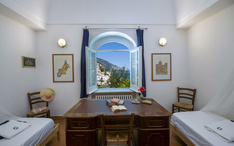 Villa Deli, In Positano, Sea View, Ac: Mueble, Propiedad, Gabinetes, Blanco, Mesa, Marco, Edificio, Madera, Planta De Casa, Diseño De Interiores