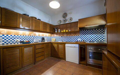 Villa Deli, In Positano, Sea View, Ac: Gabinetes, Mostrador, Edificio, Cocina, Diseño De Interiores, Casa, Madera, Estufa De Cocina, Arquitectura, Aparato De Cocina