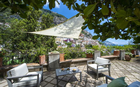 Villa Deli, In Positano, Sea View, Ac: Planta, Propiedad, Mueble, Naturaleza, Cielo, Sombra, Encendiendo, Arquitectura, Silla, Mueble Para Exteriores