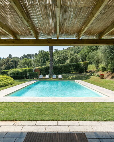 Villa de Ranieri: Planta, Propiedad, Agua, Piscina, Naturaleza, Azur, Sombra, Rectángulo, Ocio, Mueble Para Exteriores