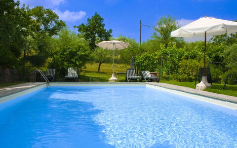 Collina dei Fiori: Piscina, Azul, Agua, Mueble Para Exteriores, Recurso, Ocio, Eco Hotel, Sombra, Fuente De Agua, Jardín