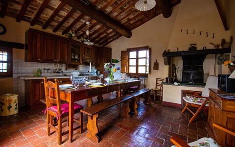 Collina dei Fiori: Propiedad, Habitación, Edificio, Casa, Mueble, Diseño De Interiores, Bienes Raíces, Suelo, Haz, Arquitectura