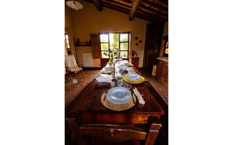 Collina dei Fiori: Propiedad, Habitación, Mueble, Mesa, Diseño De Interiores, Edificio, Comedor, Bienes Raíces, Casa, Cabaña