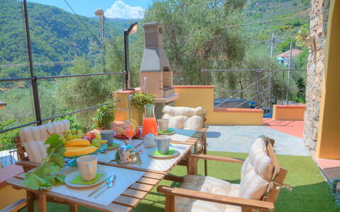 House of Stone - Deglio Faraldi: Propiedad, Casa, Habitación, Mesa, Bienes Raíces, Patio, Vacaciones, Mueble, Patio Interior, Casa