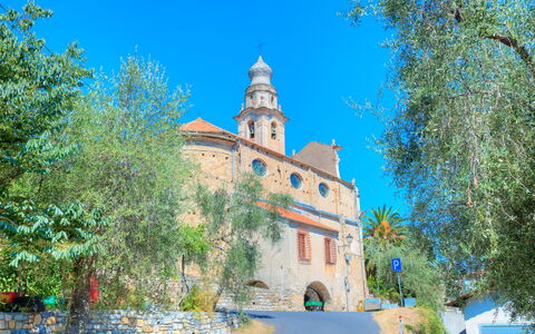 House of Stone - Deglio Faraldi: Punto De Referencia, Cielo, Arquitectura, Edificio, Árbol, By, Iglesia, Bienes Raíces, Ciudad, Lugar De Adoración