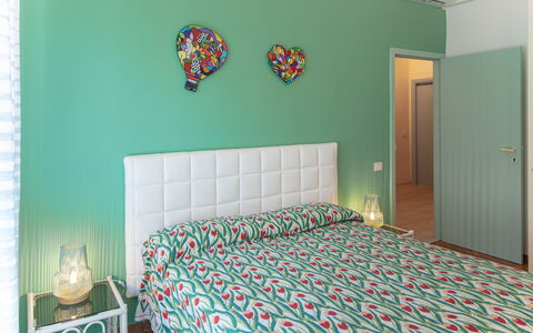 Casa Mary - Levanto: Diseño De Interiores, Mueble, Habitación, Cama, Sábana, Suelo, Lecho, Piso, Habitación, Textil