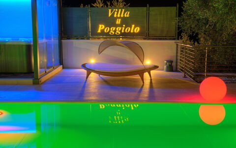 Villa Il Poggiolo - Diano Marina: Ligero, Encendiendo, Majorelle Azul, Noche, Cielo, Ocio, Mesa, Mueble