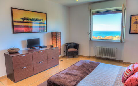 Villa Il Poggiolo - Diano Marina: Habitación, Habitación, Mueble, Cama, Propiedad, Sábana, Diseño De Interiores, Marco De La Cama, Edificio, Colchón