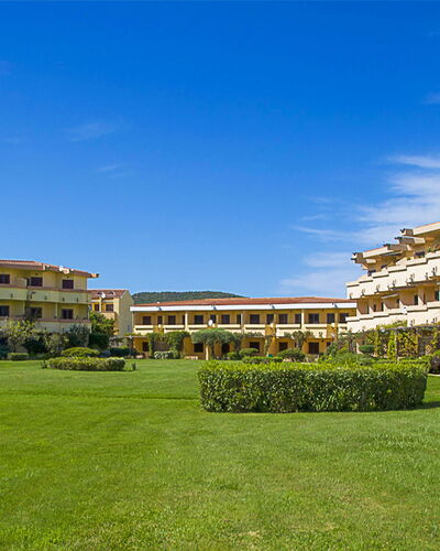 Golfo Aranci Ortensia Apartments: Propiedad, Cielo, Edificio, Hierba, Inmuebles, Arquitectura, By, Asentamientos Humanos, Bienes Raíces, Barrio Residencial