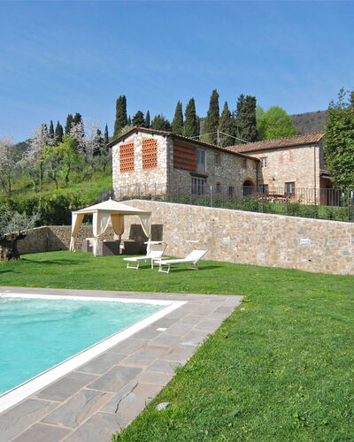 Montefiore: Propiedad, Casa, Edificio, Piscina, Bienes Raíces, Inmuebles, Villa, Hierba, Barrio Residencial, Casa