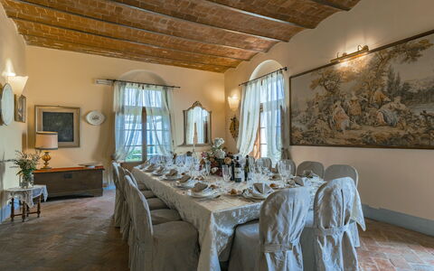 Villa Dei Michelangioli a Brolio: Habitación, Propiedad, Comedor, Techo, Edificio, Diseño De Interiores, Mueble, Mesa, Inmuebles, Bienes Raíces