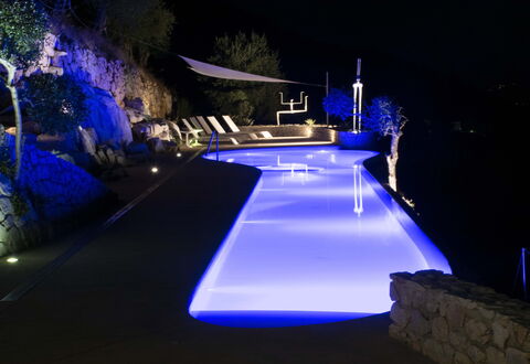 Casa Farfalla: Azul, Piscina, Noche, Recurso, La Iluminación Del Paisaje, Fuente De Agua, Eco Hotel, Hotel, Ciudad De Vacaciones, Paisajismo