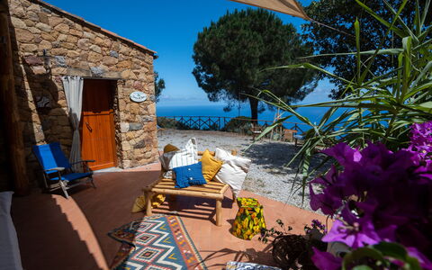 Terre Di Bea Cottage By The Sea Cefalu': Azul, Propiedad, Casa, Azur, Casa, Majorelle Azul, Cielo, Vacaciones, Bienes Raíces, Edificio
