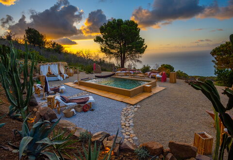 Terre Di Bea Cottage By The Sea Cefalu': Nube, Cielo, Planta, Agua, Tiempo De Día, Naturaleza, Paisaje Natural, Árbol, Mueble Para Exteriores, Cuerpo De Agua