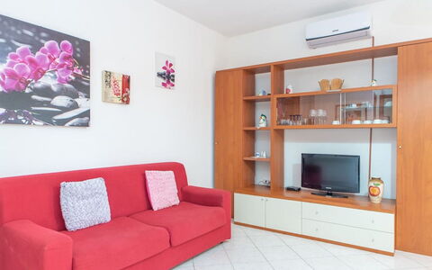 Residence Villa Smeralda: Mueble, Diseño De Interiores, Piso, Suelo, Sofá, Habitación, Sala, Departamento, Casa, Encendiendo