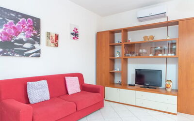 Residence Villa Smeralda 3: Propiedad, Gabinetes, Mueble, Diseño De Interiores, Estante, Marco, Arquitectura, Sala, Sofá, Suelo