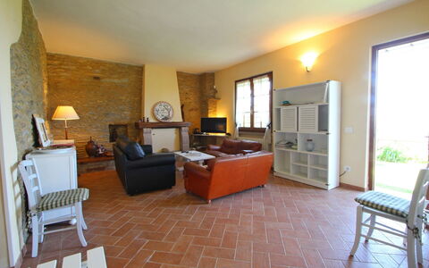 Villa La Collinetta: Mueble, Propiedad, Ventana, Televisión, Marco, Silla, Madera, Sala, Planta, Planta De Casa