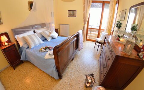 Carnevale: Habitación, Mueble, Propiedad, Habitación, Cama, Edificio, Diseño De Interiores, Suelo, Casa, Pared