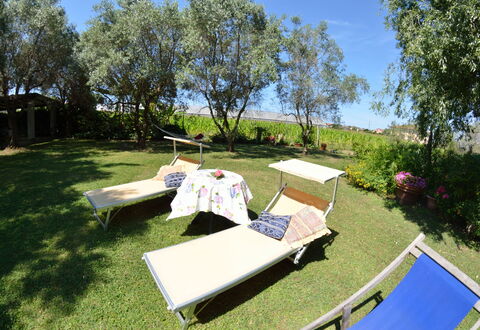 Casa Romana: Propiedad, Árbol, Hierba, Planta De La Comunidad, Mesa, Ocio, Bienes Raíces, Casa, Recreación, Vacaciones