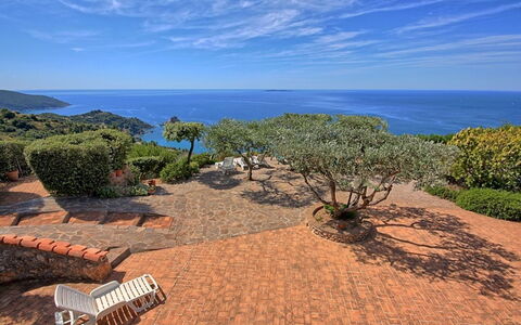 Raggio Di Sole Sull'argentario: Vegetación, Propiedad, Costa, Apuntalar, Mar, Árbol, Bienes Raíces, Playa, Bahía, Oceano