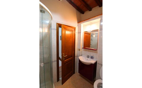 La Casa del Nonno: Grifo, Lavabo, Arreglo De Tubería, Edificio, Espejo, Puerta, Madera, Baño, Baño