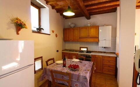 La Casa del Nonno: Habitación, Propiedad, Edificio, Mueble, Cocina, Casa, Gabinetes, Diseño De Interiores, Techo, Mostrador