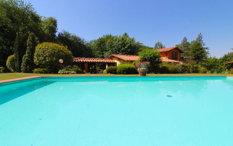 Villa le Balze: Agua, Cielo, Planta, Edificio, Piscina, Árbol, Naturaleza, Sombra, Rectángulo, Cuerpo De Agua
