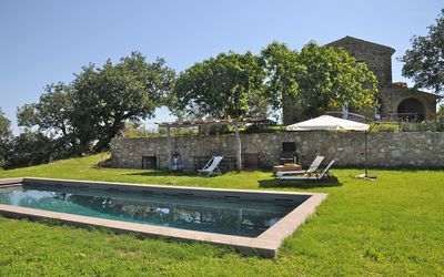 Podere Palazzo: Arquitectura, Propiedad, Casa, Árbol, Hierba, Edificio, Inmuebles, Casa, Planta, Paisaje