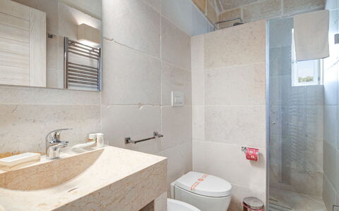 Il Casalino - Corte dei Messapi: Arreglo De Tubería, Grifo, Propiedad, Lavabo, Lavabo Del Baño, Baño, Diseño De Interiores, Arquitectura, Espejo