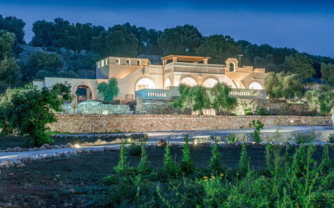 La Residenza - Corte dei Messapi: Planta, Cielo, Árbol, Edificio, Paisaje Natural, Paisaje, Hierba, Cobertura Del Suelo, Casa, Fachada