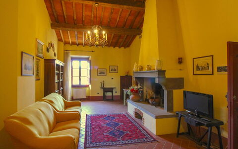 Galleria di Brolio: Mueble, Casa, Diseño De Interiores, Casa, Piso, Habitación, Silla, Sala, Villa, Hotel