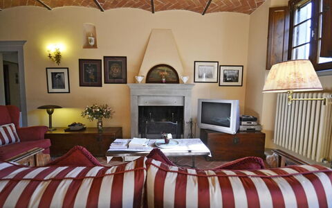 Villa Santa Maria: Habitación, Mueble, Habitación, Cama, Propiedad, Sábana, Diseño De Interiores, Marco De La Cama, Techo, Lecho